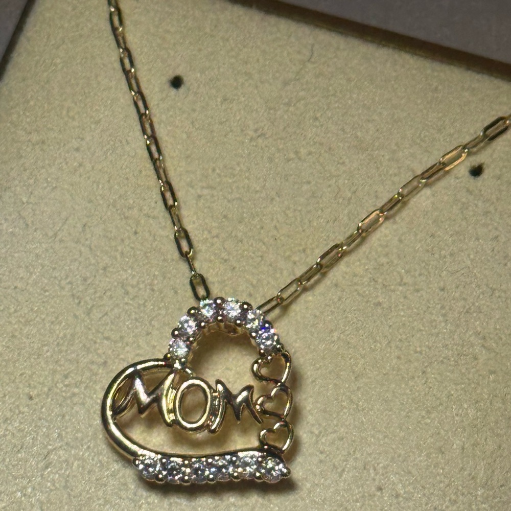 Crystal Heart “MOM” Pendant 14k Gold overlay Necklace Made W/ Swarovski Crystals - Picture 7 of 10